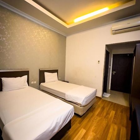 Mess Mt Haryono Motel Sampit Bagian luar foto